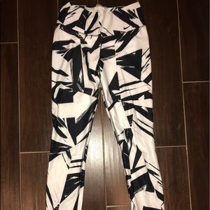 XS White & Black Nike Dri-Fit Leggings